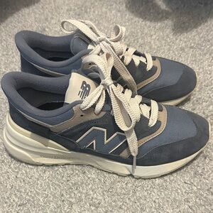 Women’s 997R New Balance shoes